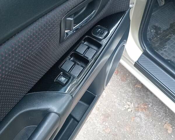 Бежевий Мазда 3, об'ємом двигуна 1.6 л та пробігом 223 тис. км за 5400 $, фото 6 на Automoto.ua