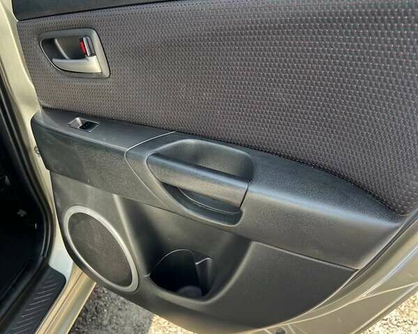 Бежевый Мазда 3, объемом двигателя 1.6 л и пробегом 96 тыс. км за 6200 $, фото 12 на Automoto.ua