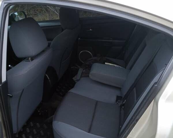 Бежевий Мазда 3, об'ємом двигуна 1.6 л та пробігом 221 тис. км за 4900 $, фото 9 на Automoto.ua