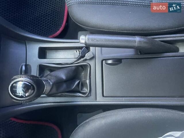 Чорний Мазда 3, об'ємом двигуна 2 л та пробігом 274 тис. км за 4200 $, фото 13 на Automoto.ua