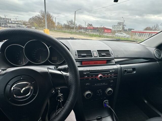 Черный Мазда 3, объемом двигателя 1.3 л и пробегом 190 тыс. км за 3200 $, фото 4 на Automoto.ua