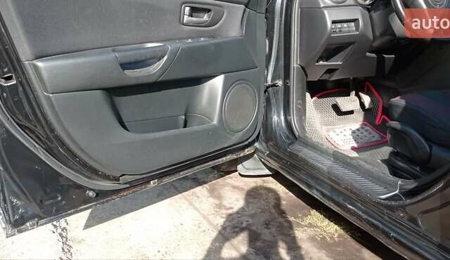 Черный Мазда 3, объемом двигателя 1.6 л и пробегом 322 тыс. км за 4700 $, фото 8 на Automoto.ua