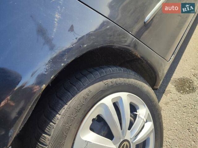 Черный Мазда 3, объемом двигателя 1.35 л и пробегом 181 тыс. км за 3800 $, фото 4 на Automoto.ua