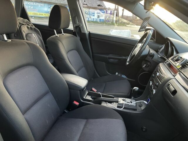 Черный Мазда 3, объемом двигателя 1.6 л и пробегом 360 тыс. км за 3700 $, фото 18 на Automoto.ua