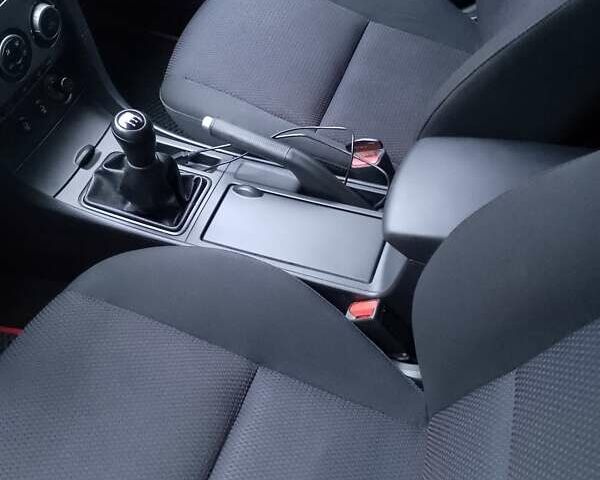 Чорний Мазда 3, об'ємом двигуна 1.6 л та пробігом 207 тис. км за 5200 $, фото 8 на Automoto.ua