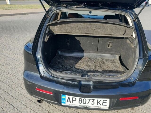 Чорний Мазда 3, об'ємом двигуна 1.6 л та пробігом 330 тис. км за 4500 $, фото 3 на Automoto.ua