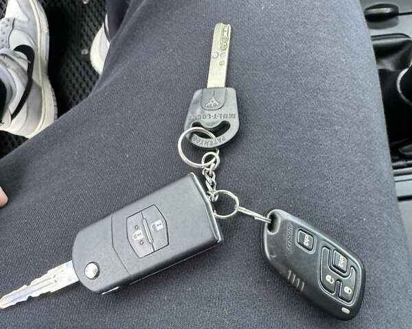 Мазда 3 2006 у Дніпро (Дніпропетровську) на Automoto.ua Чорний Мазда 3, об'ємом двигуна 1.6 л та пробігом 230 тис. км за 5100 $, фото 25 на Automoto.ua