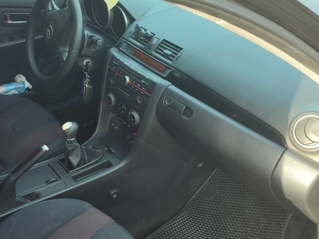 Черный Мазда 3, объемом двигателя 1.6 л и пробегом 316 тыс. км за 4300 $, фото 5 на Automoto.ua