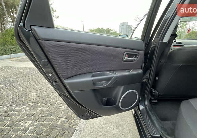 Черный Мазда 3, объемом двигателя 2 л и пробегом 220 тыс. км за 6000 $, фото 31 на Automoto.ua