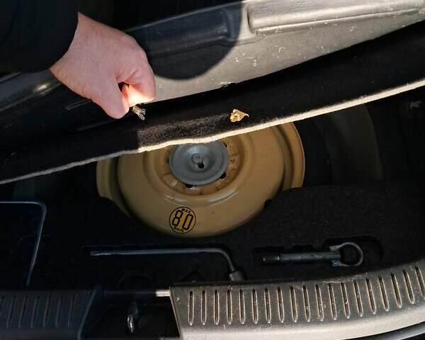 Черный Мазда 3, объемом двигателя 1.56 л и пробегом 233 тыс. км за 5200 $, фото 12 на Automoto.ua