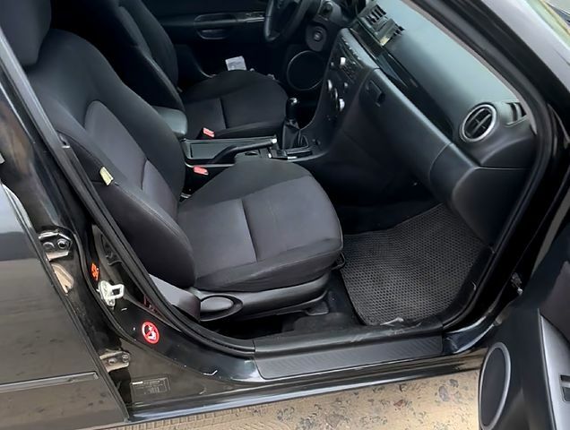 Чорний Мазда 3, об'ємом двигуна 1.6 л та пробігом 217 тис. км за 5400 $, фото 6 на Automoto.ua