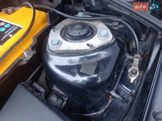 Черный Мазда 3, объемом двигателя 1.6 л и пробегом 165 тыс. км за 6100 $, фото 32 на Automoto.ua