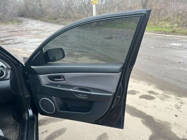 Черный Мазда 3, объемом двигателя 1.6 л и пробегом 212 тыс. км за 5500 $, фото 9 на Automoto.ua