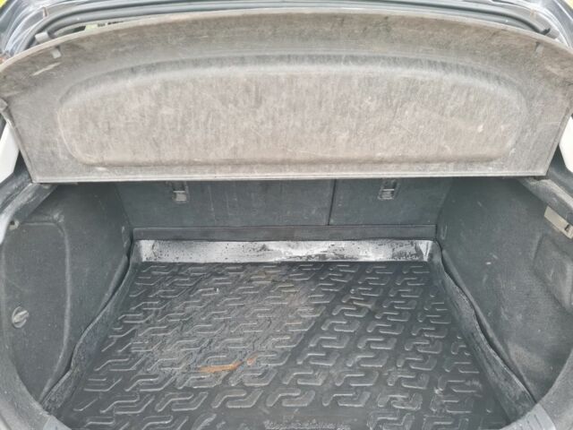 Черный Мазда 3, объемом двигателя 2 л и пробегом 120 тыс. км за 5400 $, фото 7 на Automoto.ua