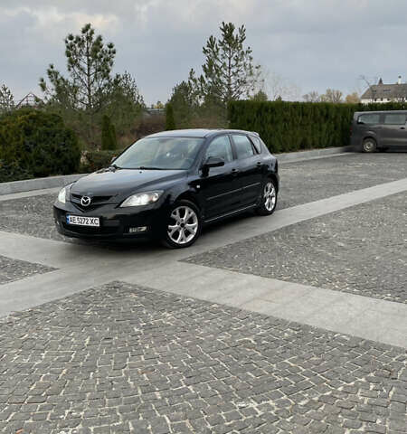 Черный Мазда 3, объемом двигателя 2 л и пробегом 220 тыс. км за 6000 $, фото 1 на Automoto.ua