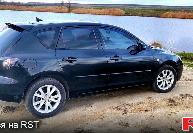 Черный Мазда 3, объемом двигателя 1.6 л и пробегом 193 тыс. км за 5000 $, фото 1 на Automoto.ua