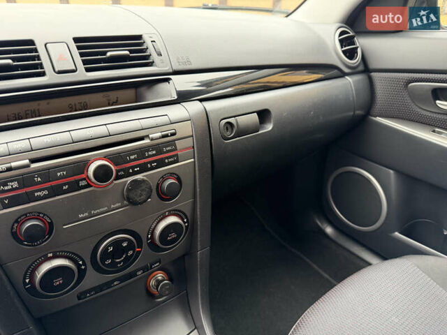 Черный Мазда 3, объемом двигателя 1.6 л и пробегом 217 тыс. км за 5800 $, фото 11 на Automoto.ua