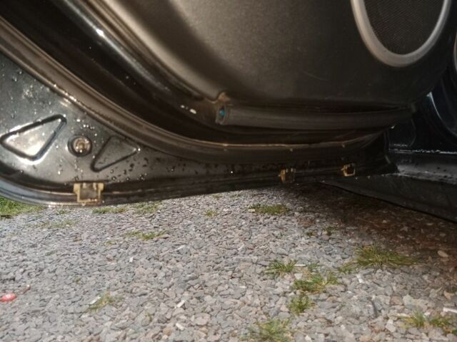 Черный Мазда 3, объемом двигателя 1.6 л и пробегом 246 тыс. км за 5500 $, фото 18 на Automoto.ua