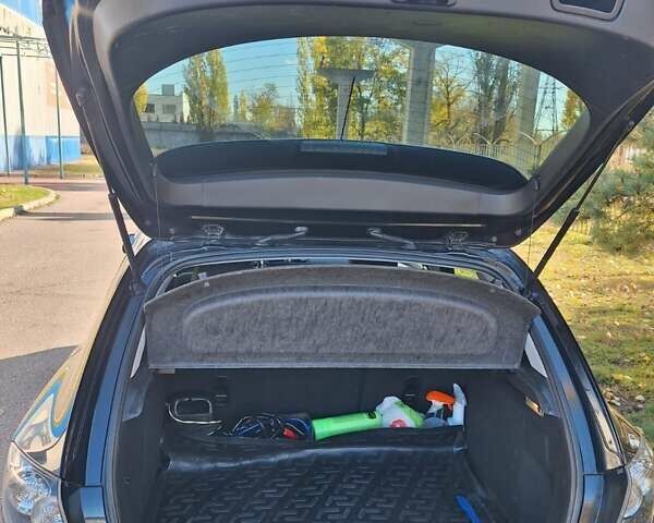 Черный Мазда 3, объемом двигателя 2 л и пробегом 198 тыс. км за 6200 $, фото 10 на Automoto.ua