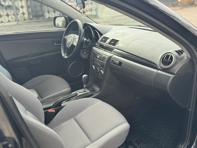 Черный Мазда 3, объемом двигателя 1.6 л и пробегом 215 тыс. км за 5850 $, фото 6 на Automoto.ua