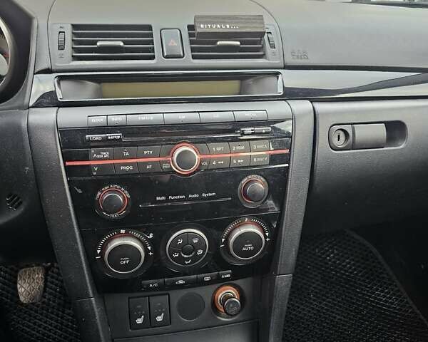 Черный Мазда 3, объемом двигателя 1.6 л и пробегом 183 тыс. км за 5000 $, фото 11 на Automoto.ua