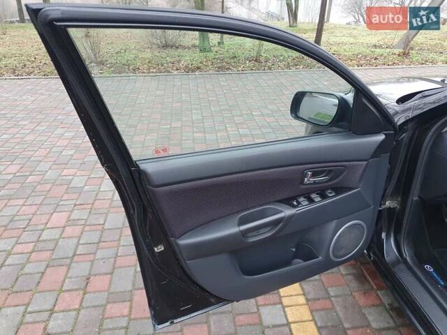 Черный Мазда 3, объемом двигателя 1.6 л и пробегом 264 тыс. км за 5700 $, фото 13 на Automoto.ua