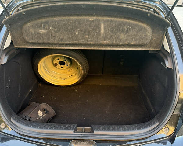 Черный Мазда 3, объемом двигателя 1.6 л и пробегом 211 тыс. км за 5999 $, фото 11 на Automoto.ua