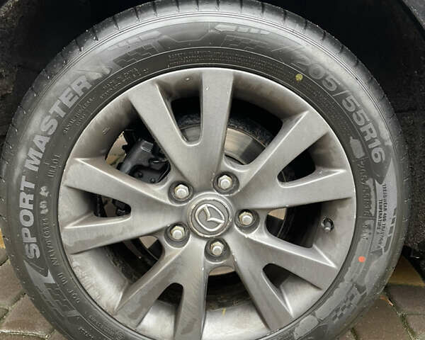 Черный Мазда 3, объемом двигателя 1.6 л и пробегом 210 тыс. км за 5200 $, фото 13 на Automoto.ua