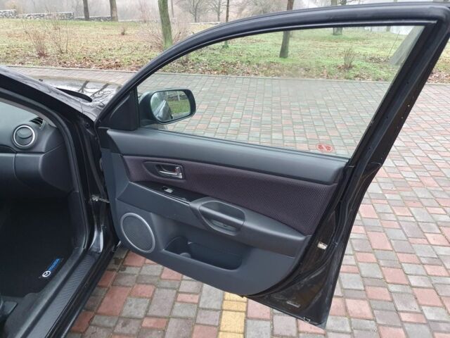 Чорний Мазда 3, об'ємом двигуна 1.6 л та пробігом 264 тис. км за 5700 $, фото 18 на Automoto.ua