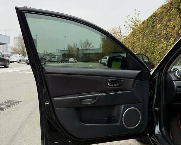 Черный Мазда 3, объемом двигателя 2 л и пробегом 274 тыс. км за 6800 $, фото 16 на Automoto.ua