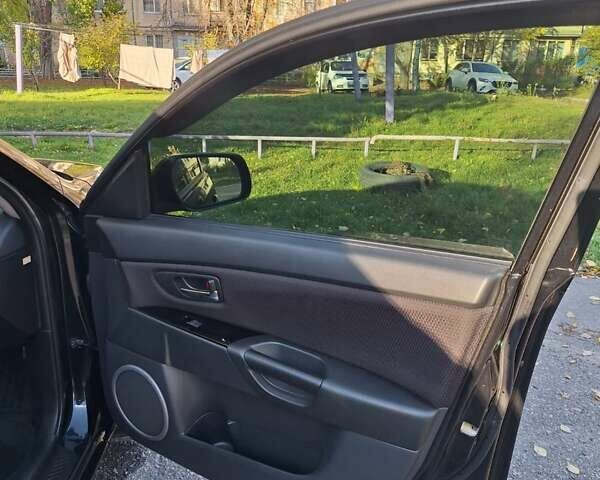 Черный Мазда 3, объемом двигателя 2 л и пробегом 198 тыс. км за 6200 $, фото 11 на Automoto.ua