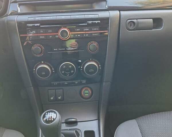 Черный Мазда 3, объемом двигателя 2 л и пробегом 198 тыс. км за 6200 $, фото 6 на Automoto.ua