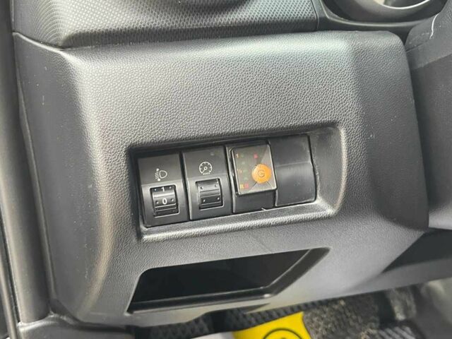 Черный Мазда 3, объемом двигателя 1.6 л и пробегом 265 тыс. км за 5800 $, фото 13 на Automoto.ua