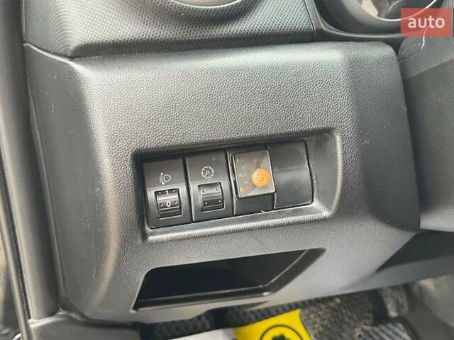 Чорний Мазда 3, об'ємом двигуна 1.6 л та пробігом 290 тис. км за 5800 $, фото 8 на Automoto.ua