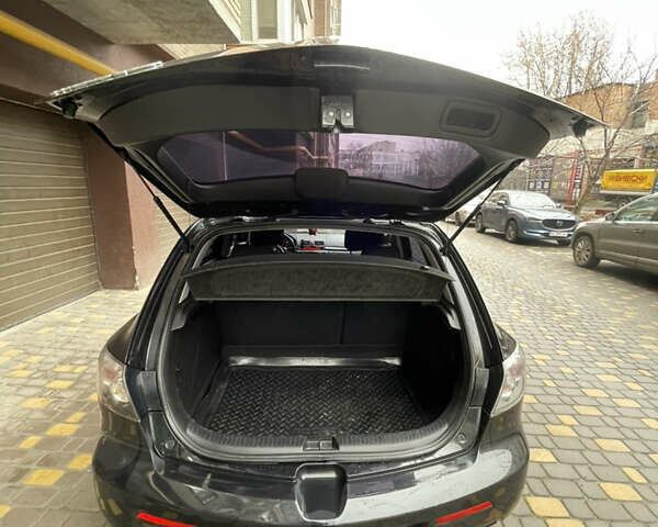 Черный Мазда 3, объемом двигателя 1.6 л и пробегом 210 тыс. км за 5200 $, фото 14 на Automoto.ua