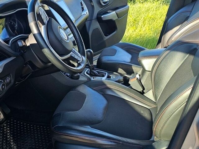 Чорний Мазда 3, об'ємом двигуна 1.6 л та пробігом 270 тис. км за 2800 $, фото 9 на Automoto.ua