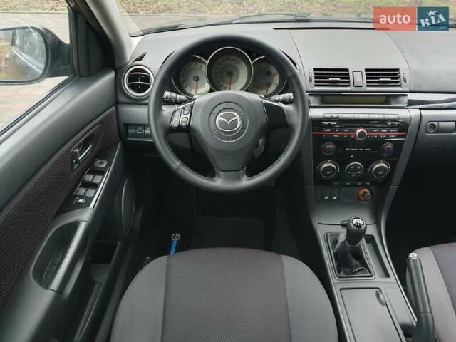 Черный Мазда 3, объемом двигателя 1.6 л и пробегом 264 тыс. км за 5700 $, фото 10 на Automoto.ua