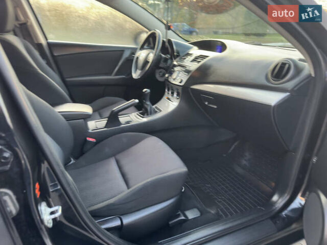 Черный Мазда 3, объемом двигателя 1.6 л и пробегом 127 тыс. км за 7500 $, фото 30 на Automoto.ua