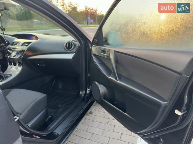 Черный Мазда 3, объемом двигателя 1.6 л и пробегом 127 тыс. км за 7500 $, фото 31 на Automoto.ua