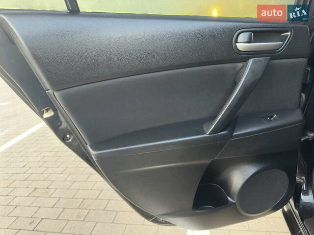 Чорний Мазда 3, об'ємом двигуна 1.6 л та пробігом 127 тис. км за 6900 $, фото 36 на Automoto.ua