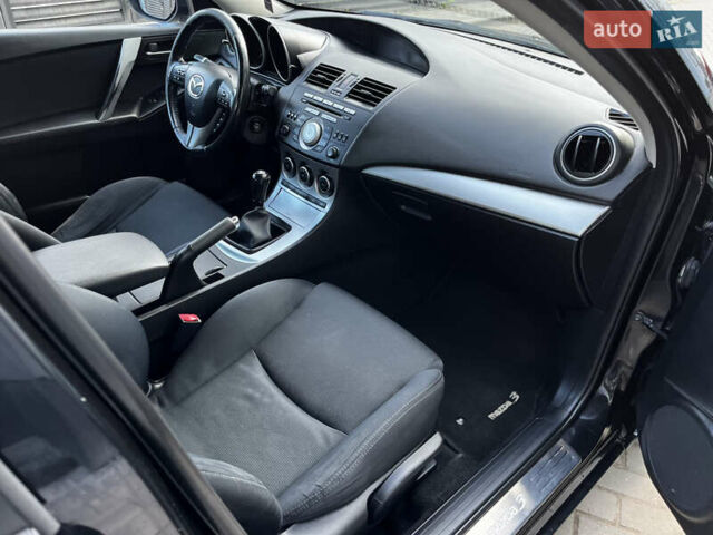 Черный Мазда 3, объемом двигателя 1.6 л и пробегом 235 тыс. км за 5799 $, фото 20 на Automoto.ua