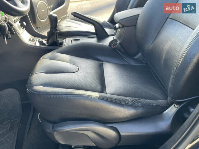 Черный Мазда 3, объемом двигателя 1.6 л и пробегом 107 тыс. км за 7400 $, фото 31 на Automoto.ua