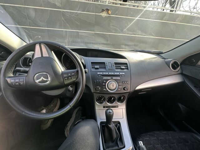 Черный Мазда 3, объемом двигателя 1.6 л и пробегом 215 тыс. км за 5800 $, фото 4 на Automoto.ua