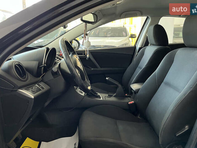 Черный Мазда 3, объемом двигателя 1.6 л и пробегом 219 тыс. км за 6700 $, фото 12 на Automoto.ua