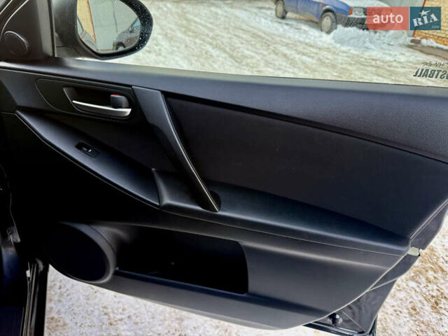 Черный Мазда 3, объемом двигателя 1.6 л и пробегом 185 тыс. км за 6799 $, фото 20 на Automoto.ua