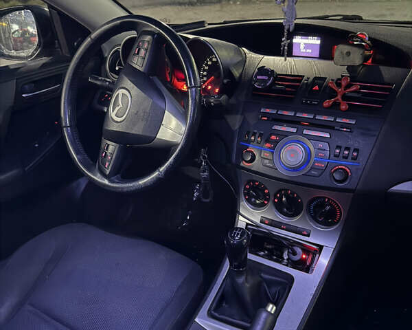 Черный Мазда 3, объемом двигателя 1.56 л и пробегом 243 тыс. км за 6300 $, фото 9 на Automoto.ua