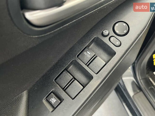 Черный Мазда 3, объемом двигателя 1.6 л и пробегом 219 тыс. км за 6700 $, фото 13 на Automoto.ua