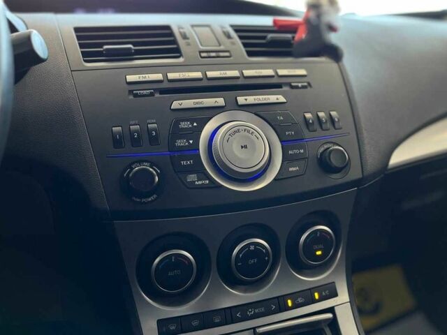 Черный Мазда 3, объемом двигателя 1.6 л и пробегом 219 тыс. км за 6700 $, фото 18 на Automoto.ua