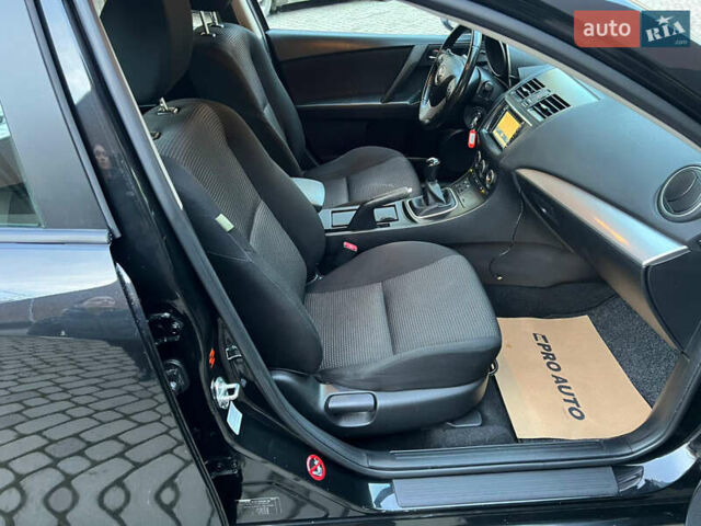 Чорний Мазда 3, об'ємом двигуна 1.6 л та пробігом 145 тис. км за 7599 $, фото 17 на Automoto.ua