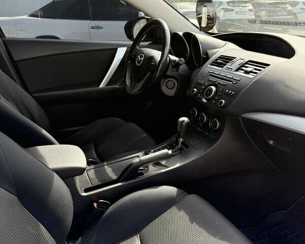Чорний Мазда 3, об'ємом двигуна 2.5 л та пробігом 288 тис. км за 8300 $, фото 8 на Automoto.ua